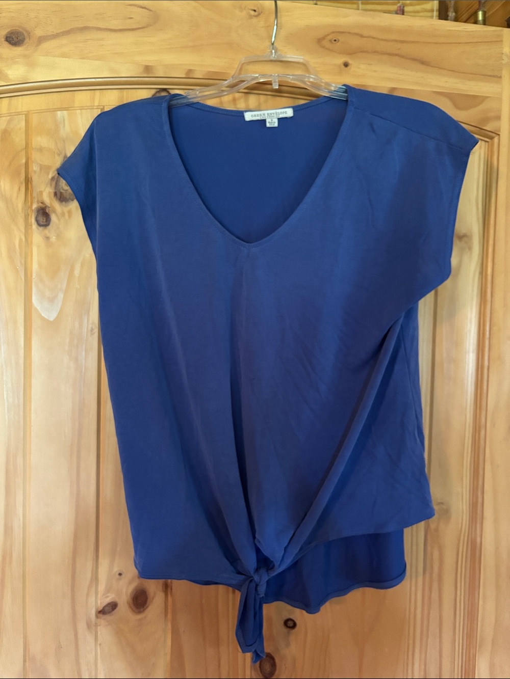 Green Envelope Navy V-Neck Tie-Front Crop Top
